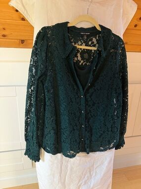 Cable & Gauge Emerald Green Lace Button-Up Blouse with Camisole